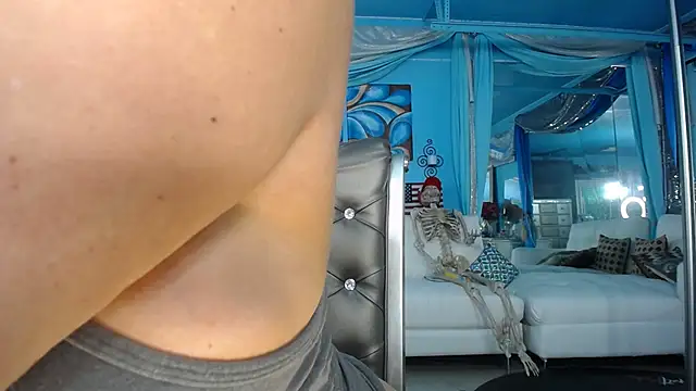 ADRIANNA FOX online show from 03-27-26, 05:45