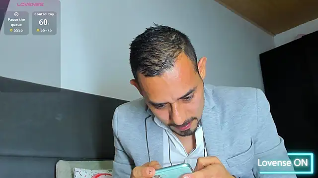 Snapshot of jhonyalzate2 chatting on 11-25-25, 02:44 jhonyalzate2 online show from 11-25-25, 02:44