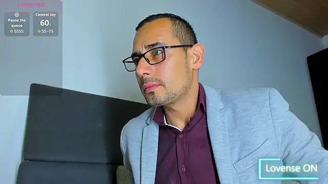 Snapshot of jhonyalzate2 chatting on 12-18-25, 01:11 jhonyalzate2 online show from 12-18-25, 01:11