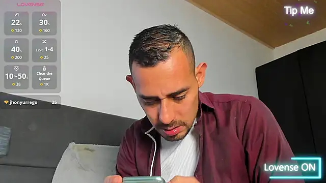 Snapshot of jhonyalzate2 chatting on 05-28-26, 01:14 jhonyalzate2 online show from 05-28-26, 01:14