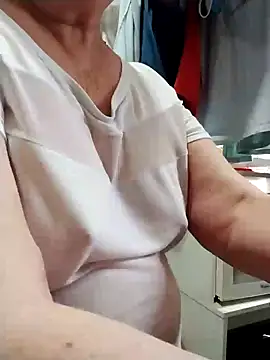 Vicky Rosse online show from 11-15-25, 04:36