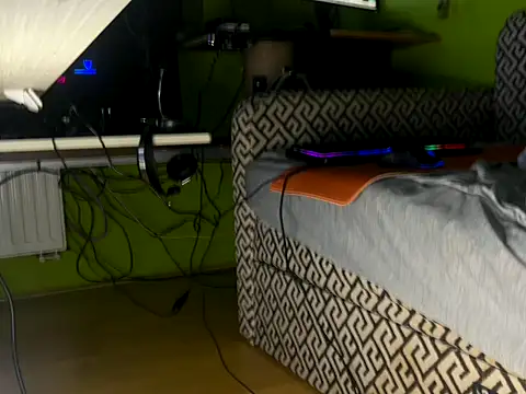 Snapshot of OndruSuk chatting on 02-17-25, 03:58 OndruSuk online show from 02-17-25, 03:58