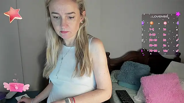 Snapshot of 1Sweetnina chatting on 01-17-25, 10:45 1Sweetnina online show from 01-17-25, 10:45