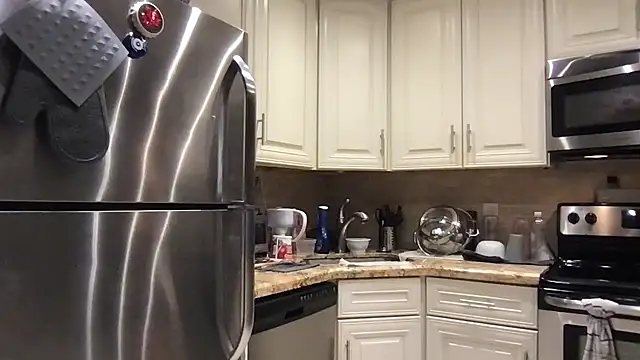 BigGuyMuscle online show from 10-31-25, 10:44