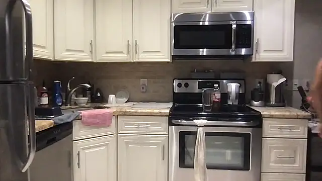 BigGuyMuscle online show from 12-16-25, 10:04