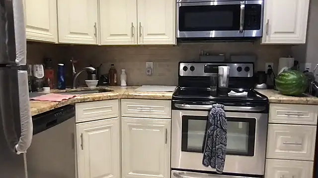 BigGuyMuscle online show from 01-16-26, 04:22