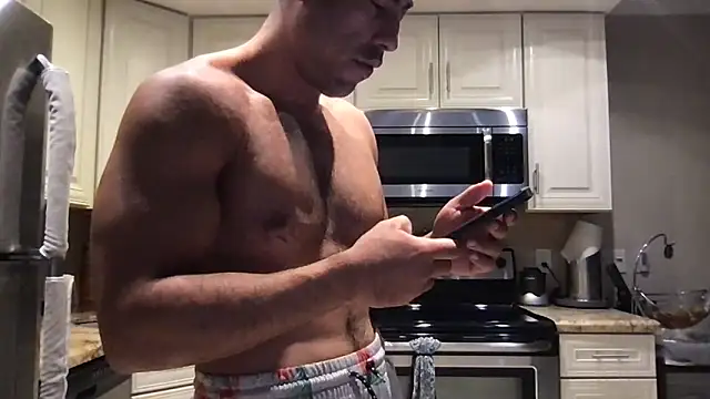 Snapshot of BigGuyMuscle chatting on 05-26-26, 05:20 BigGuyMuscle online show from 05-26-26, 05:20