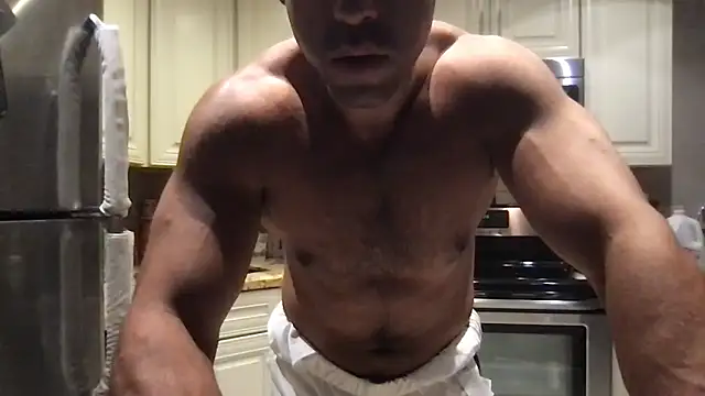 Snapshot of BigGuyMuscle chatting on 05-27-26, 01:57 BigGuyMuscle online show from 05-27-26, 01:57
