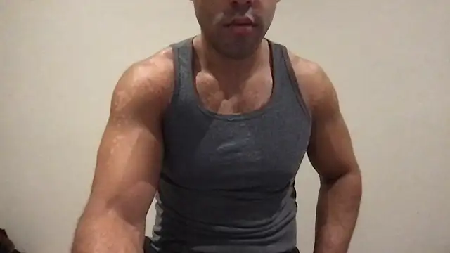 Snapshot of BigGuyMuscle chatting on 06-03-26, 08:58 BigGuyMuscle online show from 06-03-26, 08:58