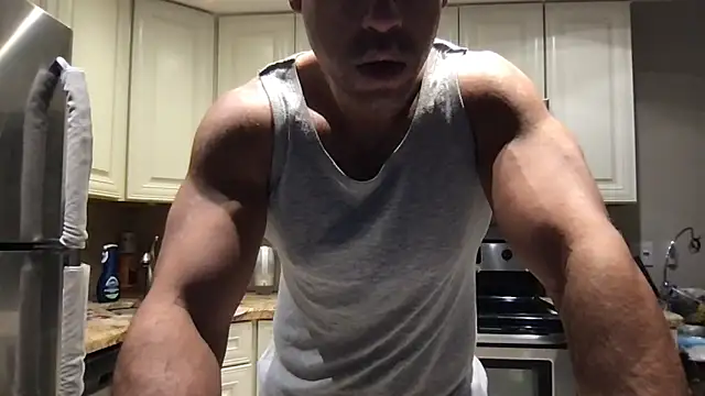 Snapshot of BigGuyMuscle chatting on 06-07-26, 10:57 BigGuyMuscle online show from 06-07-26, 10:57
