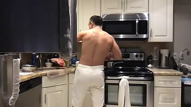 Snapshot of BigGuyMuscle chatting on 06-09-26, 01:06 BigGuyMuscle online show from 06-09-26, 01:06