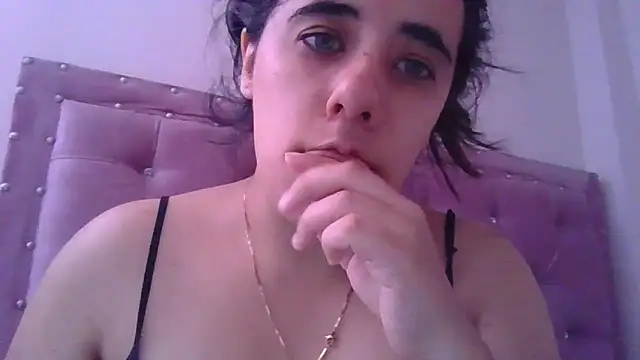 Snapshot of annarose19 chatting on 02-08-25, 04:47 annarose19 online show from 02-08-25, 04:47