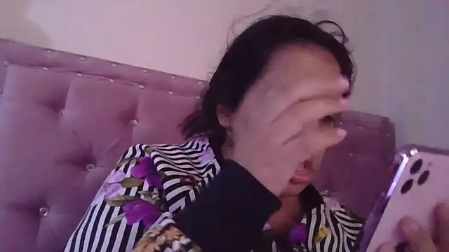 Snapshot of annarose19 chatting on 03-21-25, 02:39 annarose19 online show from 03-21-25, 02:39