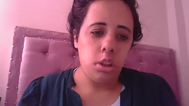 Snapshot of annarose19 chatting on 11-13-25, 04:39 annarose19 online show from 11-13-25, 04:39