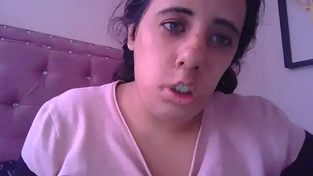 Snapshot of annarose19 chatting on 11-19-25, 04:51 annarose19 online show from 11-19-25, 04:51