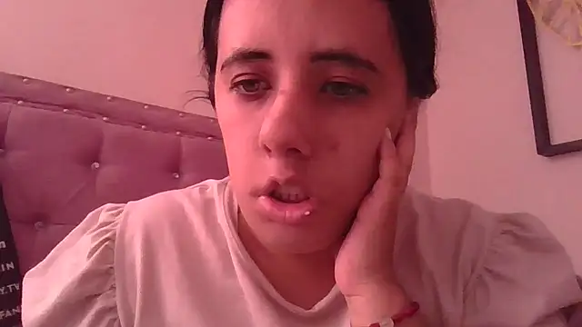 Snapshot of annarose19 chatting on 11-29-25, 06:33 annarose19 online show from 11-29-25, 06:33