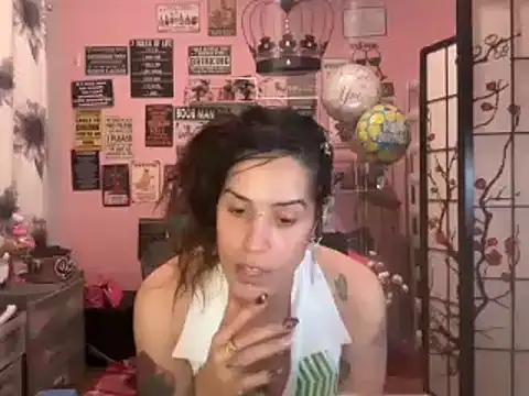 latinacubana online show from 12-31-24, 08:37