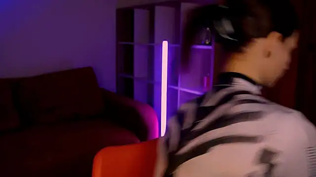 ItsAlisia online show from 11-21-25, 01:43