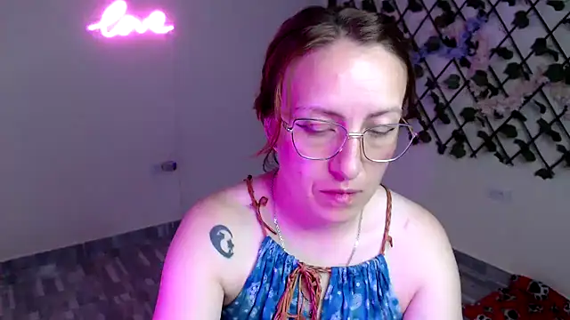 kittykalor09 online show from 04-21-26, 12:44