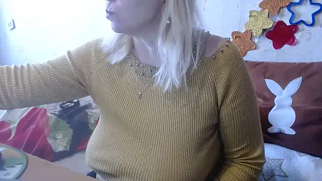 Snapshot of QueenLana chatting on 02-24-25, 12:05 QueenLana online show from 02-24-25, 12:05