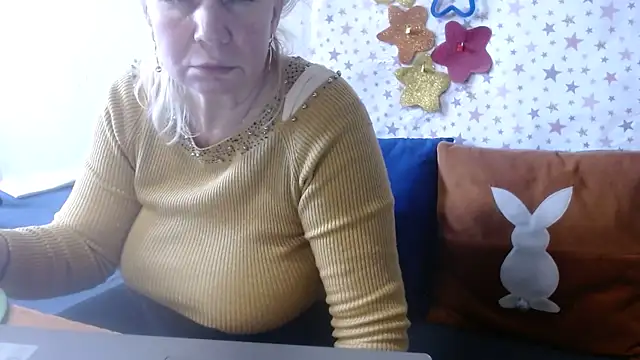 QueenLana online show from 04-23-26, 12:29