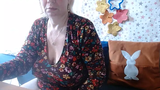 Snapshot of QueenLana chatting on 06-26-26, 07:35 QueenLana online show from 06-26-26, 07:35