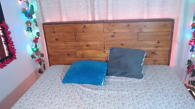 NikkieMilky online show from 03-10-26, 04:06