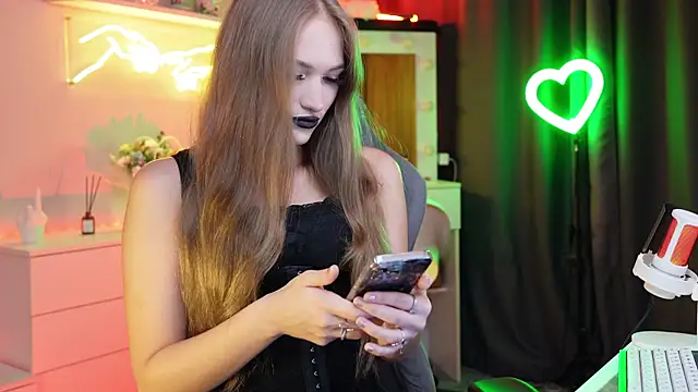 Snapshot of MrsTenderBeast chatting on 10-10-25, 05:01 MrsTenderBeast online show from 10-10-25, 05:01