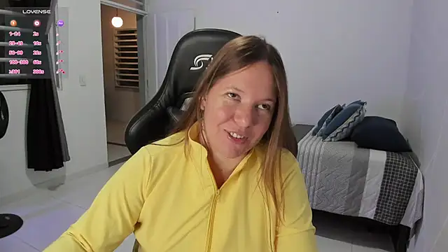 Snapshot of tamy_shine87 chatting on 12-23-25, 02:20 tamy shine87 online show from 12-23-25, 02:20