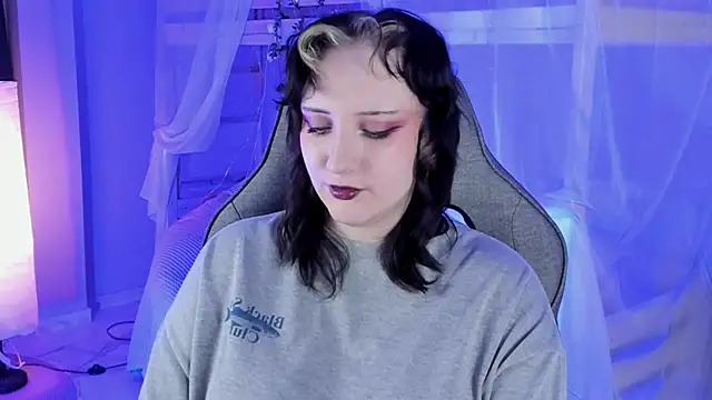 AsheLucker online show from 11-28-25, 11:07