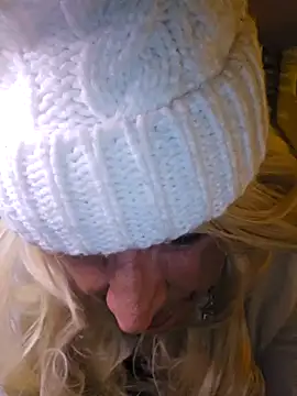 Snapshot of CROSSCOUNTRY1 chatting on 01-16-25, 11:37 CROSSCOUNTRY1 online show from 01-16-25, 11:37