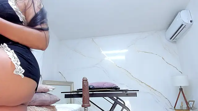 IsiisLovei online show from 10-11-25, 02:26