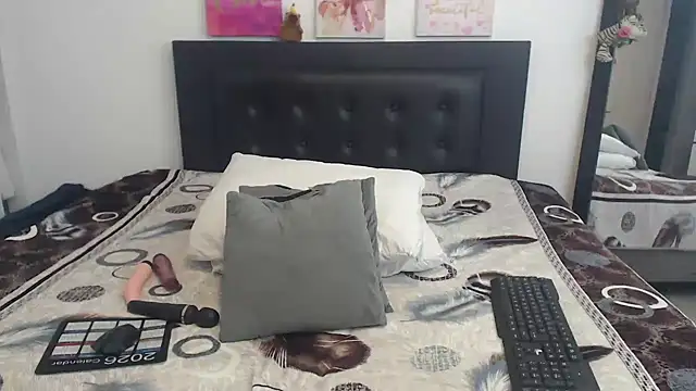 katiehotx online show from 03-28-26, 01:22