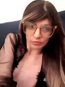 Snapshot of LouGabriel chatting on 02-16-25, 08:21 LouGabriel online show from 02-16-25, 08:21