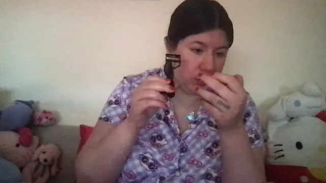 Snapshot of HYPHYtype chatting on 06-08-26, 08:42 HYPHYtype online show from 06-08-26, 08:42