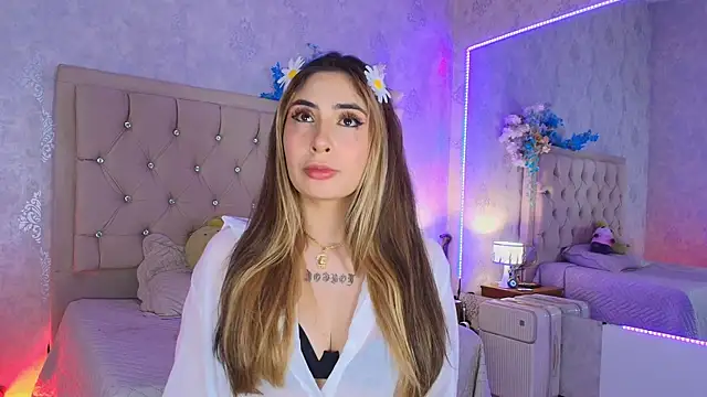 Snapshot of nini_love01 chatting on 05-19-26, 03:46 nini love01 online show from 05-19-26, 03:46