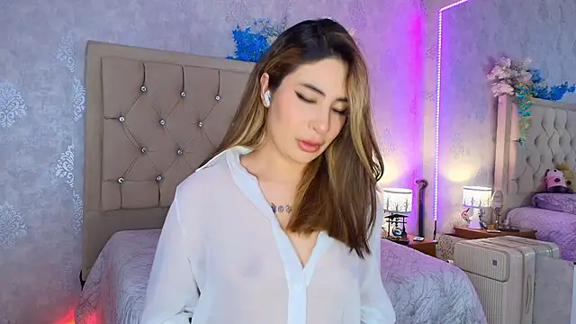 Snapshot of nini_love01 chatting on 06-04-26, 03:45 nini love01 online show from 06-04-26, 03:45