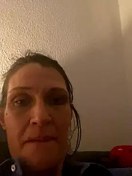 Snapshot of CherrysWetCam chatting on 12-14-25, 06:01 CherrysWetCam online show from 12-14-25, 06:01