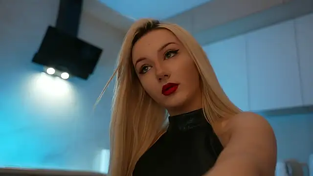 CatchMe1 online show from 12-15-25, 07:18