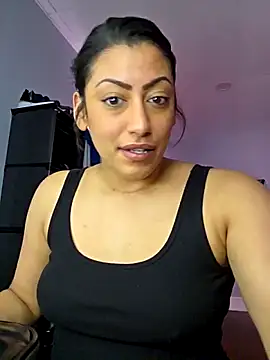 Snapshot of Nikkierosee chatting on 02-15-26, 03:42 Nikkierosee online show from 02-15-26, 03:42