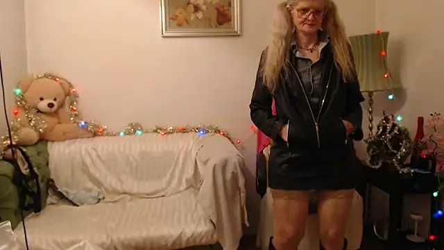 Snapshot of BlairFort chatting on 12-15-24, 02:05 BlairFort online show from 12-15-24, 02:05