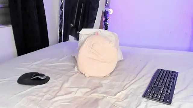 Snapshot of AgathaFoxx chatting on 03-03-26, 02:07 AgathaFoxx online show from 03-03-26, 02:07