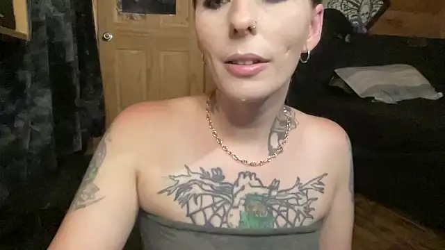 Snapshot of TeenyDoll chatting on 06-11-26, 02:44 TeenyDoll online show from 06-11-26, 02:44