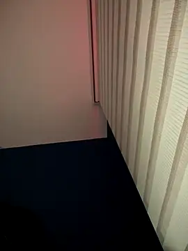 Snapshot of Roxxannne chatting on 12-18-25, 12:06 Roxxannne online show from 12-18-25, 12:06