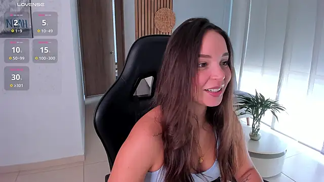 AnnieHallX online show from 11-26-25, 06:09