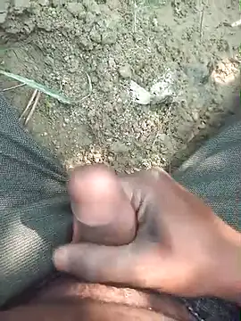 Snapshot of FinableKnee chatting on 10-28-25, 05:22 FinableKnee online show from 10-28-25, 05:22