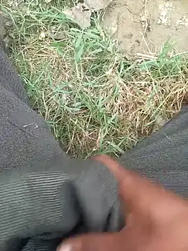 Snapshot of FinableKnee chatting on 11-23-25, 06:13 FinableKnee online show from 11-23-25, 06:13