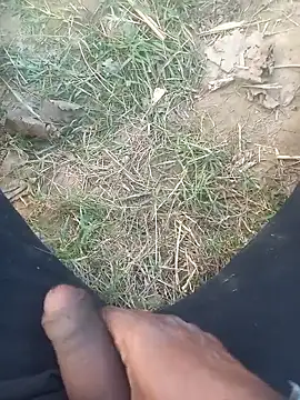 Snapshot of FinableKnee chatting on 12-15-25, 11:25 FinableKnee online show from 12-15-25, 11:25