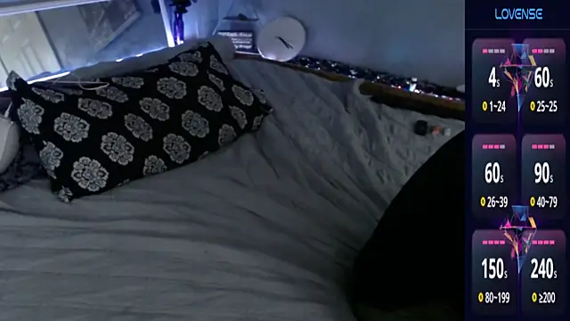 MaxRouger online show from 10-06-25, 08:23