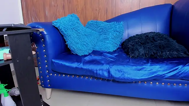 Snapshot of Mature_Skinny chatting on 01-18-25, 03:59 Mature Skinny online show from 01-18-25, 03:59